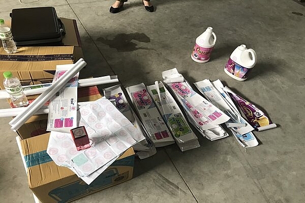 Nhãn sản phẩm có tên thương hiệu nước ngoài