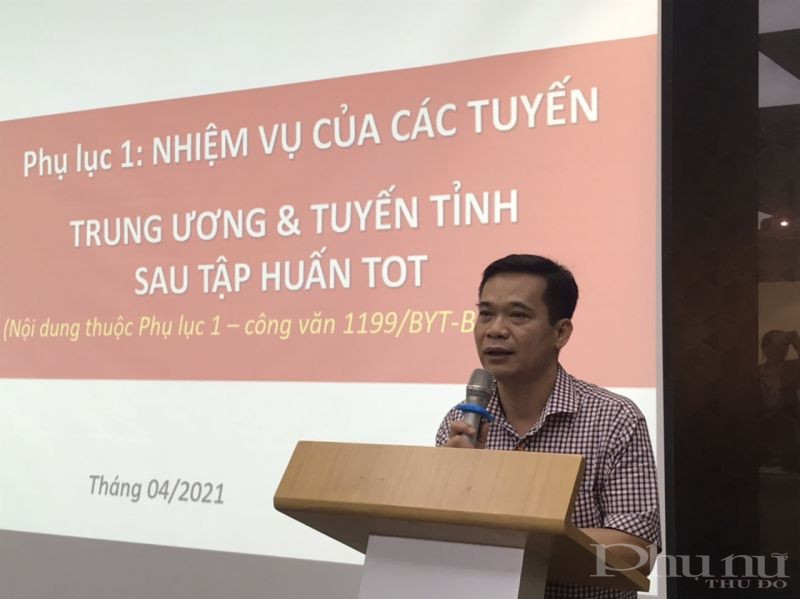 TS Trần Đăng Khoa - Phó Vụ trưởng Vụ Sức khoẻ bà mẹ - trẻ em chia sẻ tại buổi tập huấn.