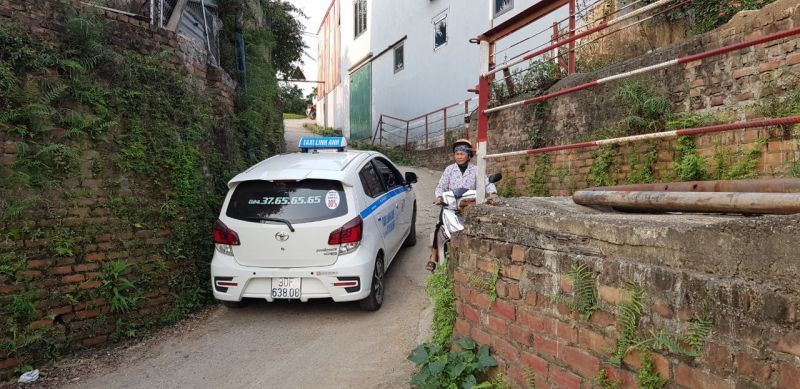 Dốc lên xống cầu phao Lương Phúc