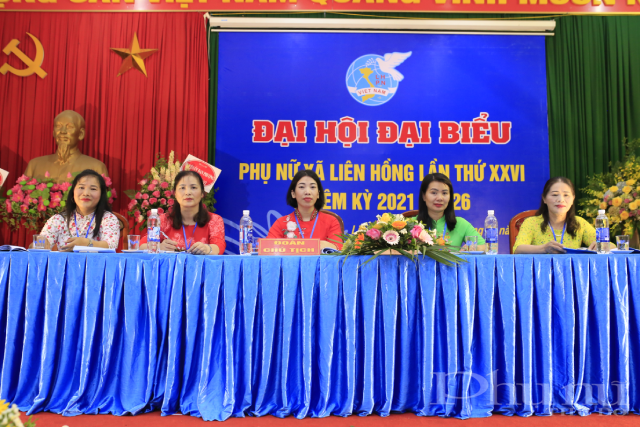 Đoàn Chủ tịch Đại hội.