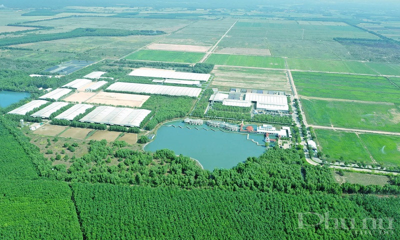 To&agrave;n cảnh Trang Trại Sinh Th&aacute;i Vinamilk Green Farm T&acirc;y Ninh với 9 hồ nước điều ho&agrave; kh&iacute; hậu, l&agrave;m m&aacute;t cho cả khu vực, tạo ra kh&ocirc;ng gian m&aacute;t mẻ ngay cả trong m&ugrave;a nắng n&oacute;ng cao điểm.