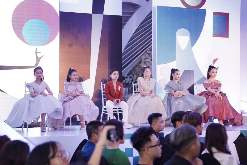 6 gương mặt đại diện cho chương trình bao gồm: Hữu Nhật, Phan Trang Anh, Trần Phương Anh, Nguyễn Hòa Tú Quyên, Susi Bảo Trân, Vũ Nguyễn Khánh Linh 6 gương mặt đại diện cho chương trình bao gồm: Hữu Nhật, Phan Trang Anh, Trần Phương Anh, Nguyễn Hòa Tú Quyên, Susi Bảo Trân, Vũ Nguyễn Khánh Linh