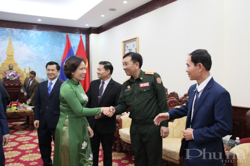 Nhân dịp Tết cổ truyền của Lào, đồng chí Lê Kim Anh gửi tới cán bộ Đại sứ quán và nhân dân Lào lời chúc năm mới hạnh phúc, sức khỏe.