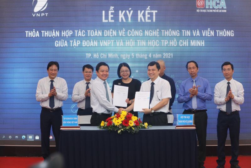 Các đại biểu tham dự lễ ký kết. Ảnh: VGP/ Hiền Minh Các đại biểu tham dự lễ ký kết. Ảnh: VGP/ Hiền Minh