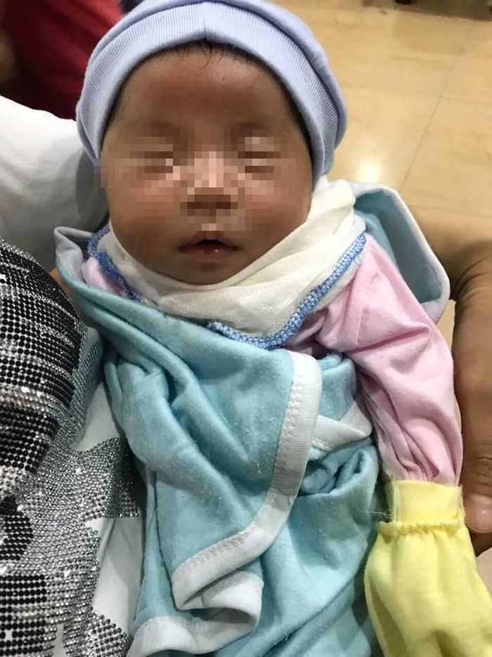 bé gái bị bỏ rơi được người dân phát hiện bé gái bị bỏ rơi được người dân phát hiện