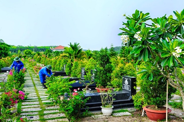 Dịch vụ chăm sóc phần mộ cha mẹ- báo hiếu cõi âm đang phát triển trong xã hội hiện đại Dịch vụ chăm sóc phần mộ cha mẹ- báo hiếu cõi âm đang phát triển trong xã hội hiện đại