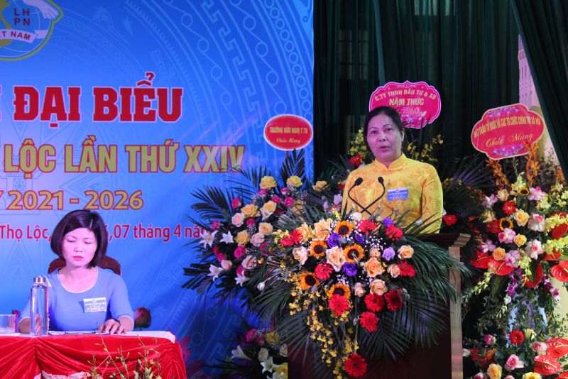 Đ/c L&ecirc; Thị Thư, Chủ tịch Hội LHPN huyện Ph&uacute;c Thọ ph&aacute;t biểu chỉ đạo