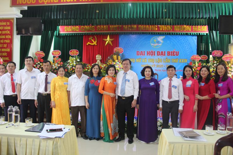 L&atilde;nh đạo Hội LHPN TP H&agrave; Nội, huyện Ph&uacute;c Thọ v&agrave; x&atilde; Thọ Lộc ch&uacute;c mừng BCH Hội LHPN x&atilde; Thọ Lộc kh&oacute;a XXIV