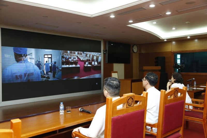 Thông qua Telemedicine, BV108 đã nhiều lần hướng dẫn các bác sĩ tại Bệnh xá Đảo Song Tử Tây phẫu thuật, nâng cao chất lượng điều trị tại tuyến y tế cơ sở. Ảnh: VGP/Bùi Thuấn