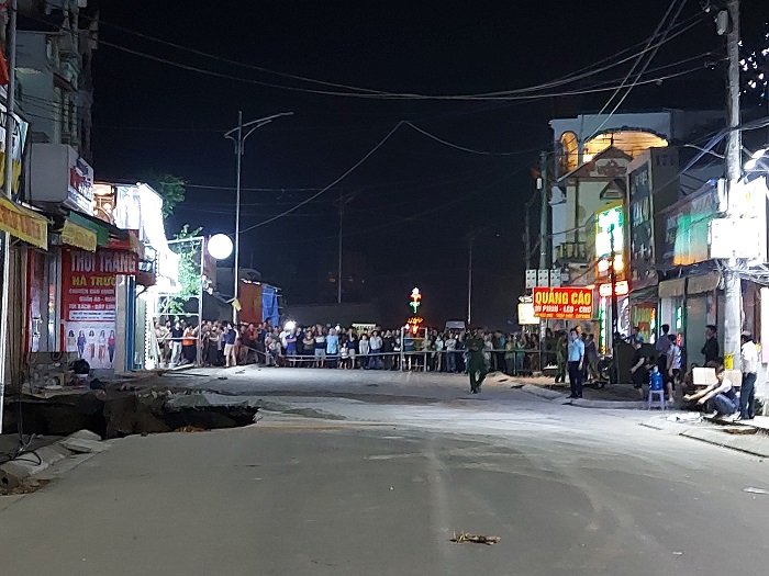 Hiện ng&agrave;nh chức năng huyện Chương Mỹ đ&atilde; phong tỏa hiện trường, chờ cơ quan chuy&ecirc;n m&ocirc;n xuống x&aacute;c định nguy&ecirc;n nh&acirc;n.