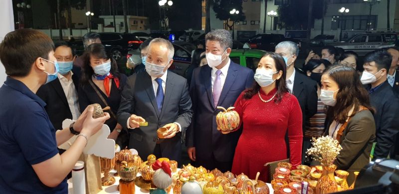 UBND th&agrave;nh phố H&agrave; Nội đ&atilde; tổ chức ng&agrave;y quyền của người ti&ecirc;u d&ugrave;ng với sự tham gia của h&agrave;ng trăm doanh nghiệp