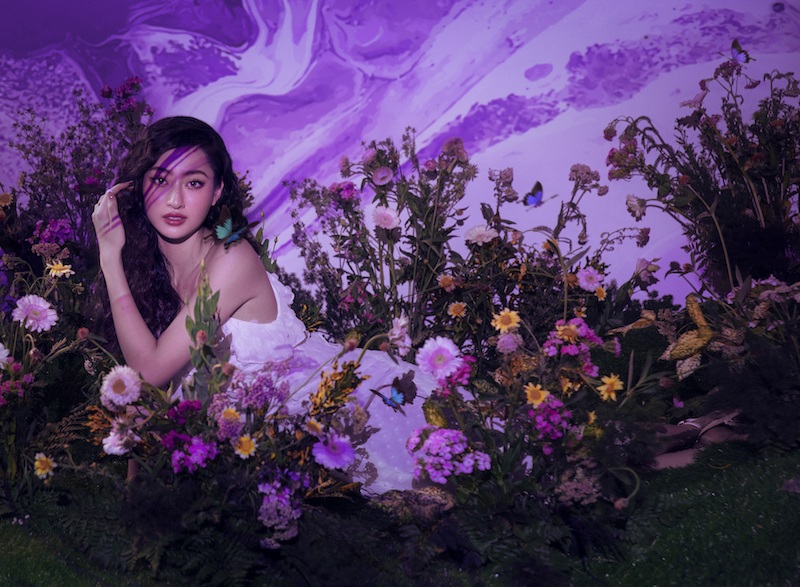 Hoa hậu khoe vẻ đẹp ngọt ngào