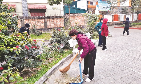 Cán bộ, hội viên phụ nữ quận Hoàng Mai tham gia tổng vệ sinh môi trường Cán bộ, hội viên phụ nữ quận Hoàng Mai tham gia tổng vệ sinh môi trường