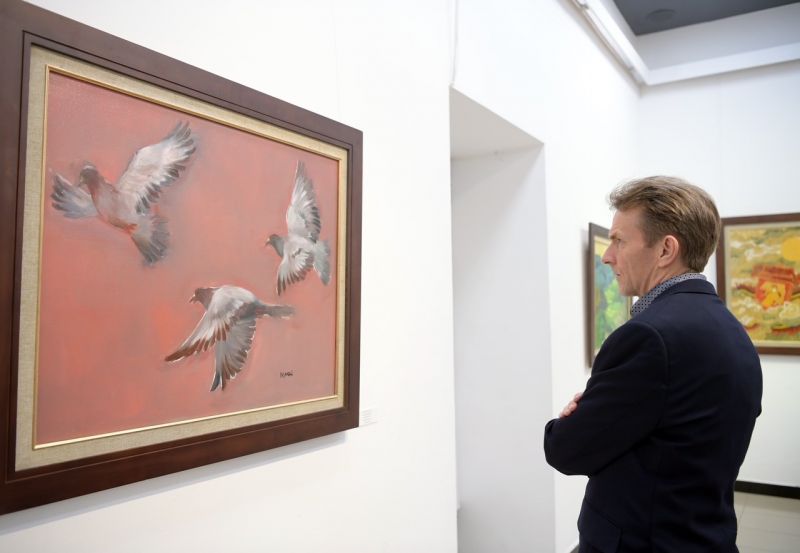 Khách tham quan triển lãm “Hồi Hải Mã”