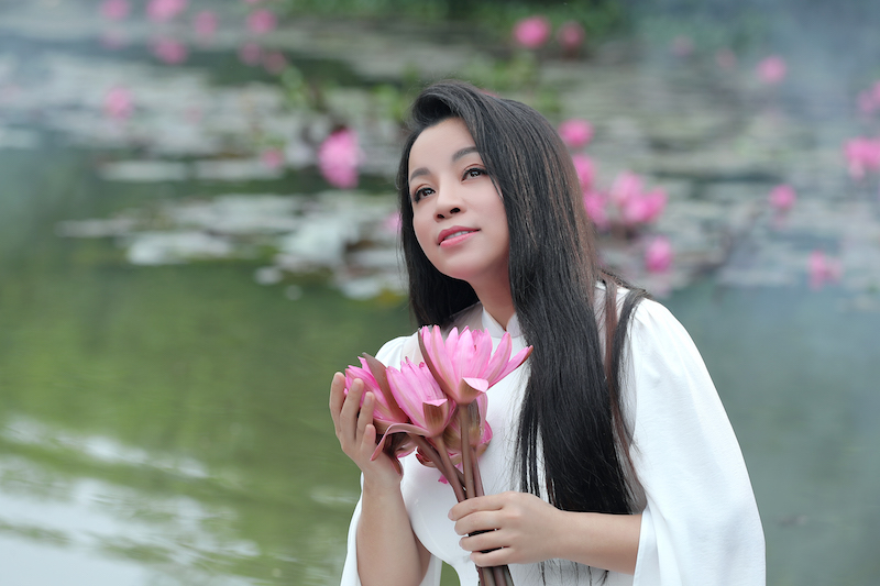 NSƯT Tố Nga giữ vai trò sản xuất và ca sĩ trong phim