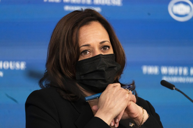 Bà Kamala Harris đồng cảm với những khó khăn mà các bà mẹ da màu phải đối mặt. Bà Kamala Harris đồng cảm với những khó khăn mà các bà mẹ da màu phải đối mặt.