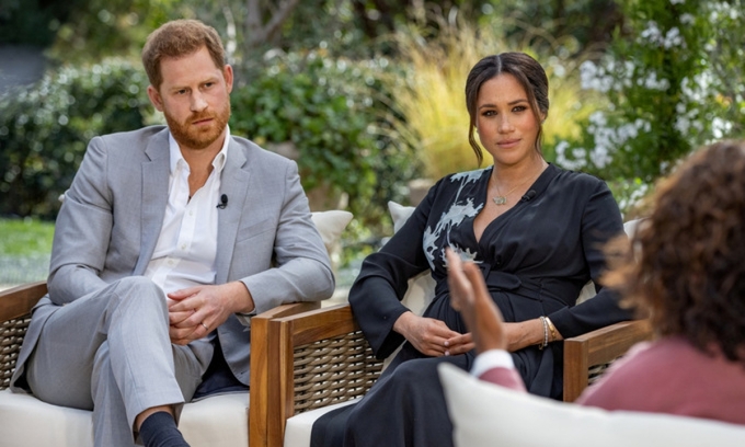 Hoàng tử Harry và vợ, Meghan, trong buổi phỏng vấn phát sóng trên đài CBS hồi tháng 3.
