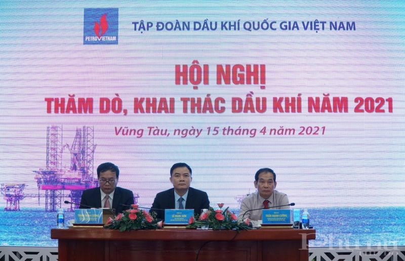 Đo&agrave;n Chủ tịch điều h&agrave;nh đại hội.