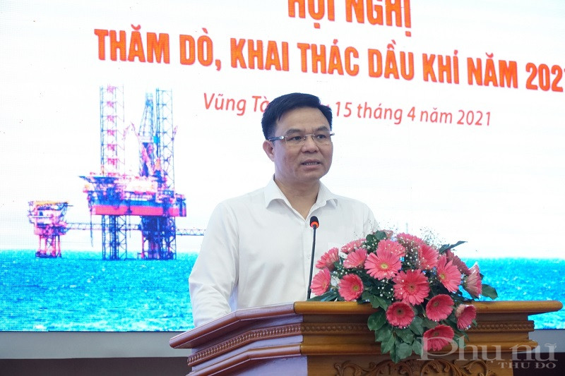 Tổng gi&aacute;m đốc PetroVietnam L&ecirc; Mạnh H&ugrave;ng ph&aacute;t biểu tại Hội nghị.