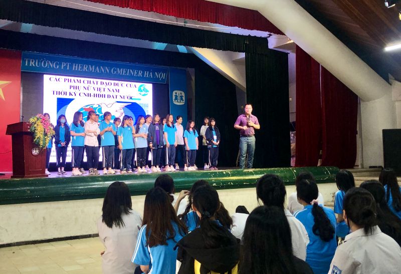 ThS Nguyễn Văn Thanh, giảng viên Học viện Phụ nữ Việt Nam làm báo cáo viên buổi tuyên truyền