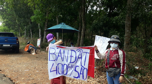 Hiện nhiều người d&acirc;n bỏ cả c&ocirc;ng việc, sản xuất kinh doanh để kinh doanh đất