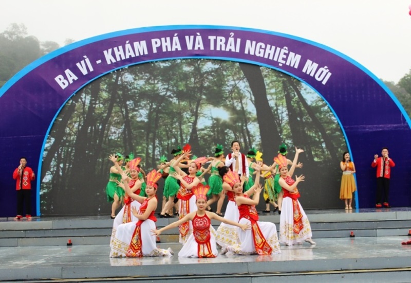 Văn nghệ chào mừng Năm Du lịch Ba Vì 2021