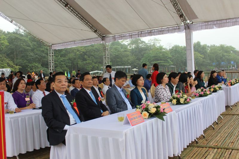 Các đại biểu dự lễ khai mạc