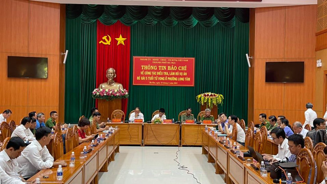 Quang cảnh buổi họp báo thông tin của chính quyền Bìa Rịa Vũng tàu