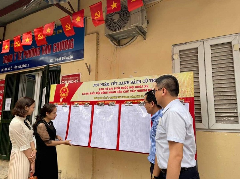 Đoàn công tác thực hiện giám sát  tại phường Văn Chương Đoàn công tác thực hiện giám sát  tại phường Văn Chương