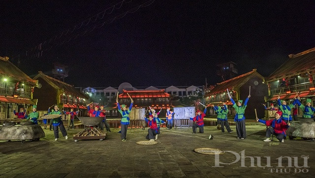 Tinh hoa Việt Nam nhận kỷ lục: Chương trình nghệ thuật thực cảnh sử dụng công nghệ trình diễn 3D hiện đại tái hiện các điển tích lịch sử truyền thống của Việt Nam nhiều nhất.