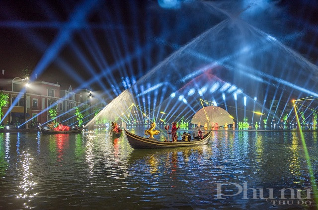 Sắc màu Venice với mức là show diễn trên mặt nước được đầu tư lớn nhất Việt Nam.
