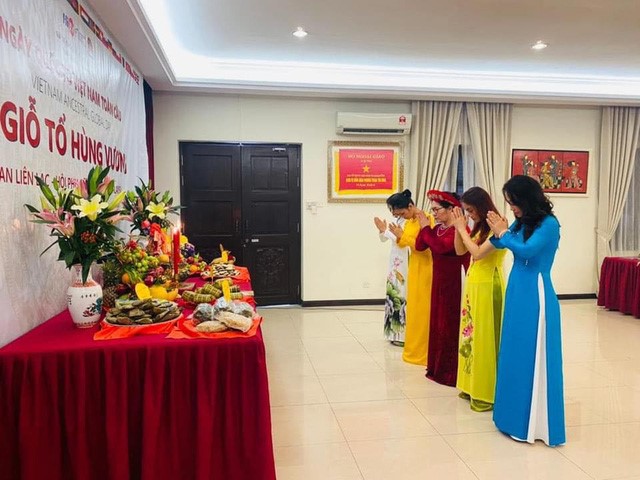 Tất cả đều hướng về tiền nhân với một lòng thành kính trong khát vọng về một Việt Nam giàu mạnh, hùng cường.