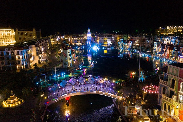 “Thành phố không ngủ” Grand World lung linh sắc màu ban đêm.