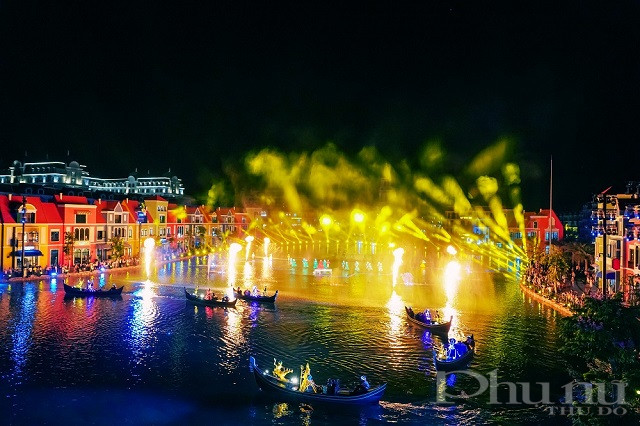 Không gian lễ hội tiệc tùng sôi động không ngừng nghỉ 24 giờ mỗi ngày trong năm.