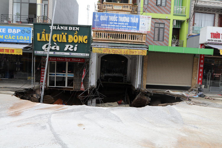 Hố “tử thần” trên địa bàn xã Quảng Bị, huyện Chương Mỹ, TP Hà Nội. Ảnh: Lê Phú.