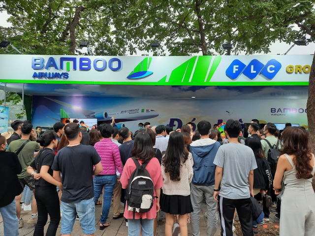 Gian hàng của các doanh nghiệp tham gia lễ hội đều thu hút đông đảo khách tham quan.