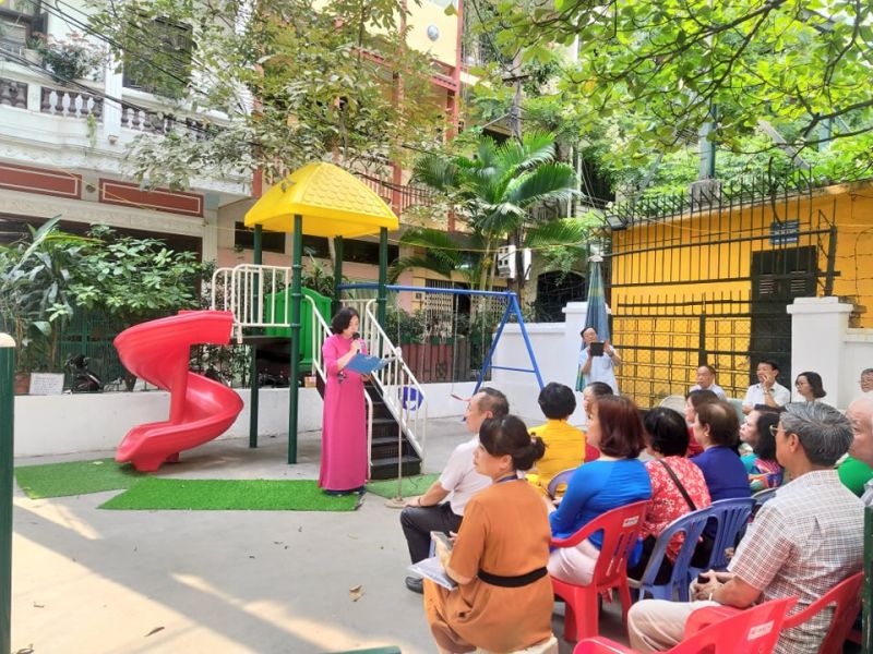 Chủ tịch Hội LHPN phường Vĩnh Phúc Ngô Thùy Linh  phát biểu ra mắt sân chơi cộng đồng
