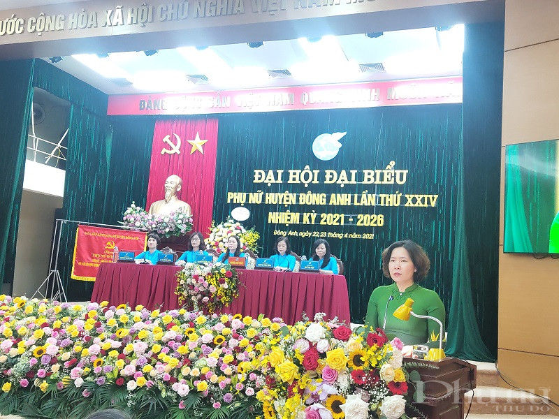 Đồng chí Lê Kim Anh - Chủ tịch Hội LHPN Hà Nội phát biểu chỉ đạo Đại hội