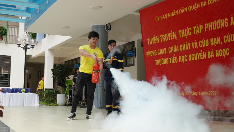 Cán bộ hướng dẫn chữa cháy Cán bộ hướng dẫn chữa cháy