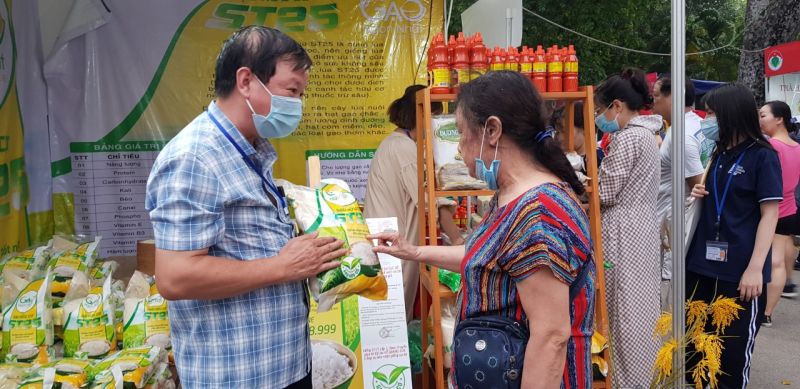 Sản phẩm gạo ST25 tại gian h&agrave;ng Tuần h&agrave;ng Việt