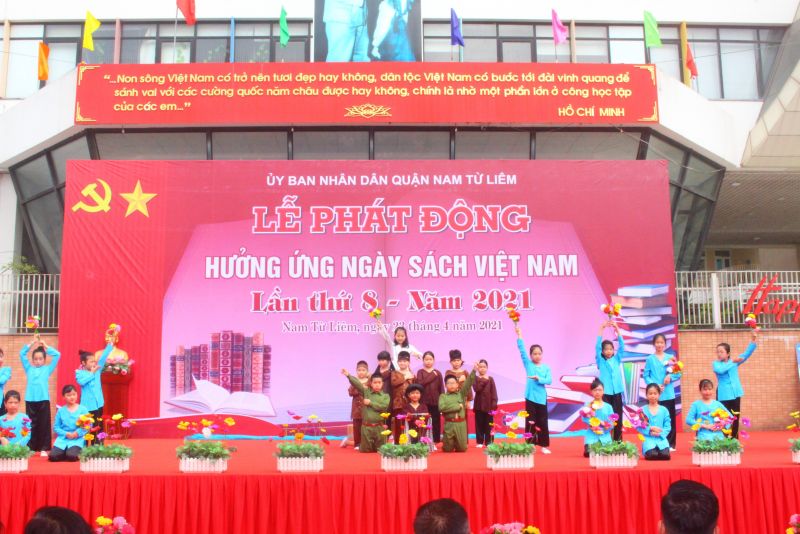 Học sinh trường Tiểu học Mỹ Đình 1 biểu diễn các tiết mục sân khấu hóa các tác phẩm văn học Học sinh trường Tiểu học Mỹ Đình 1 biểu diễn các tiết mục sân khấu hóa các tác phẩm văn học