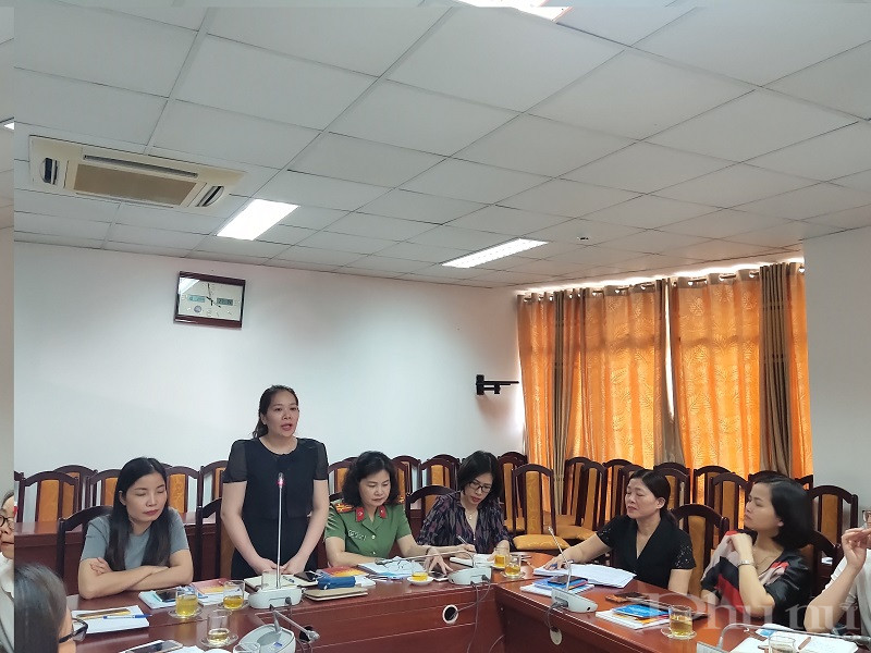 Đồng chí Nguyễn THị Mỹ Linh - Chủ tịch Hội LHPN huyện Đông Anh cho biết, Hội PN rất vinh dự được thành phố tin tưởng giao nhiệm vụ tổ chức thành công đại hội điểm trong khối huyện Đồng chí Nguyễn THị Mỹ Linh - Chủ tịch Hội LHPN huyện Đông Anh cho biết, Hội PN rất vinh dự được thành phố tin tưởng giao nhiệm vụ tổ chức thành công đại hội điểm trong khối huyện