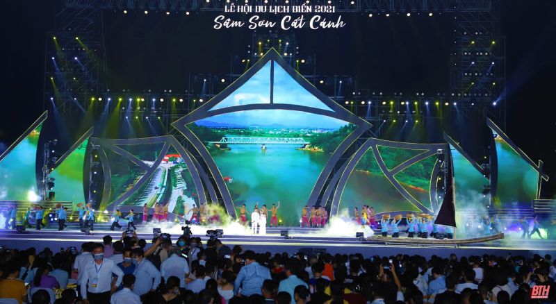 Chương trình nghệ thuật đặc sắc ''Sầm Sơn cất cánh''. Ảnh: Báo Thanh Hóa.