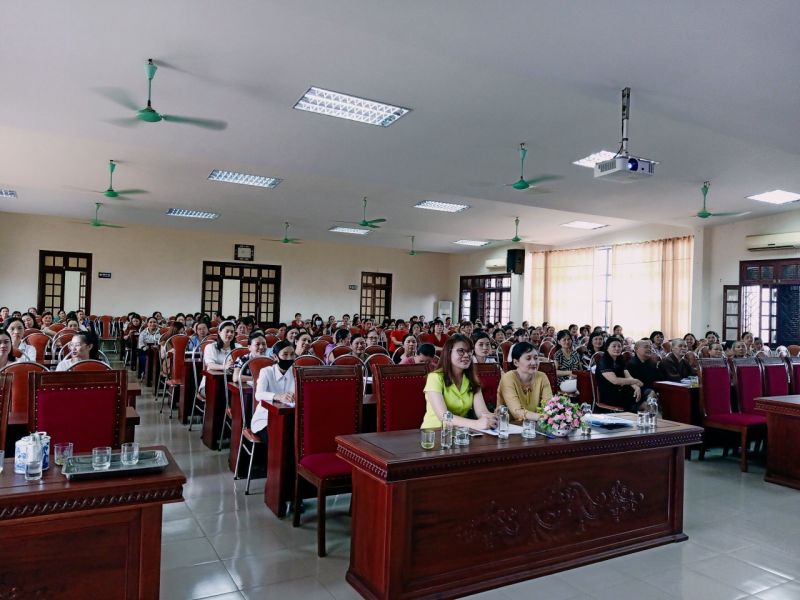 Các đại biểu tham dự hội nghị