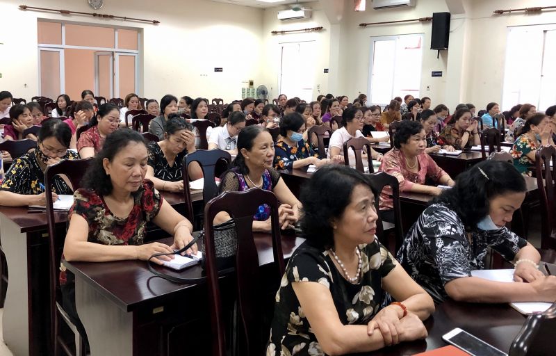 Cán bộ, hội viên phụ nữ quận Nam Từ Liêm có mặt đông đủ tham gia cuộc phát động thi đua cao điểm