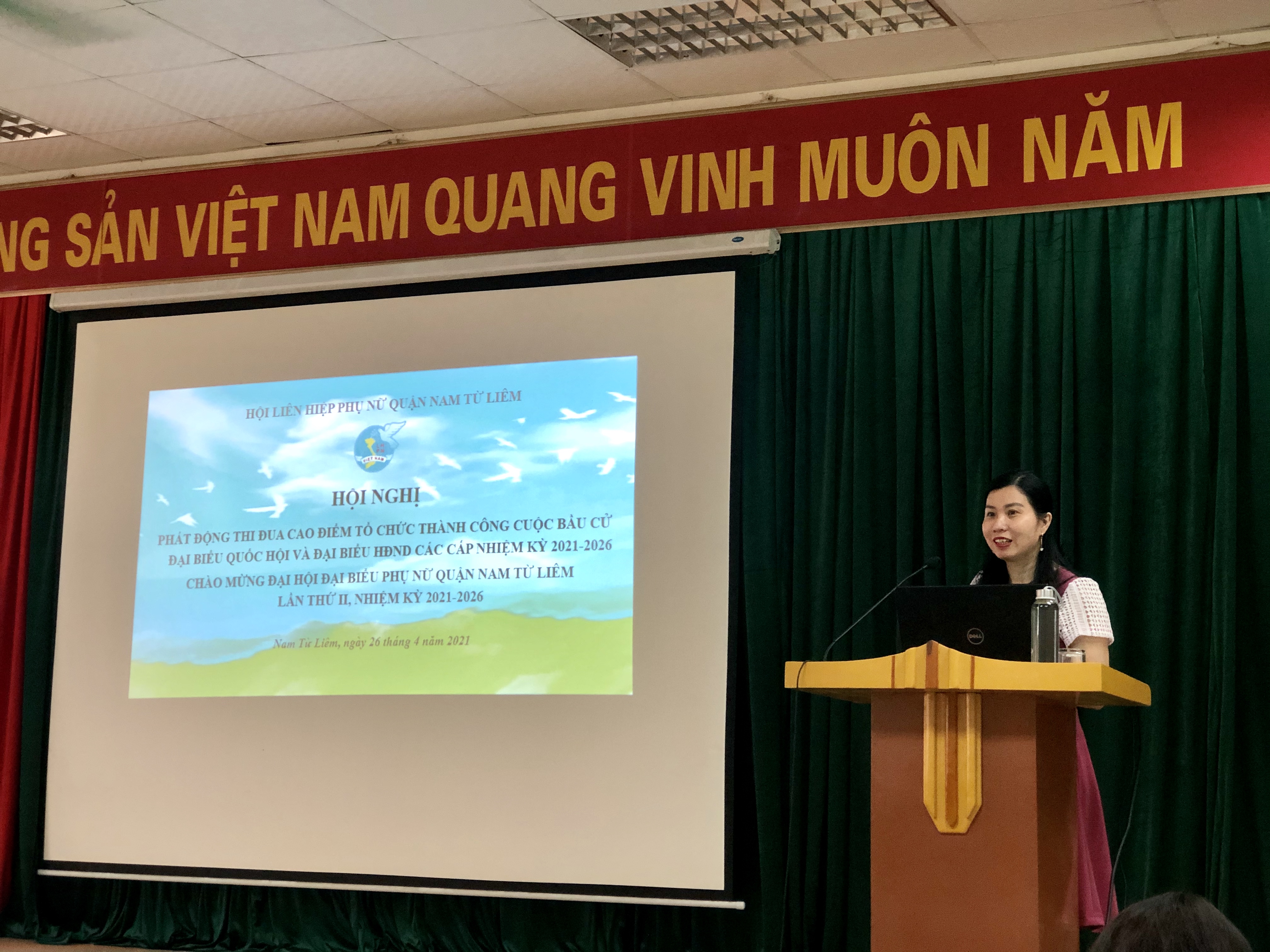 TS. Trần Thị Thu Hiền, Phó trưởng khoa Giới và Phát triển, Học viện Phụ nữ Việt Nam tập huán công tác Hội cho các cán bộ phụ nữ cấp cơ sở quận Nam Từ Liêm