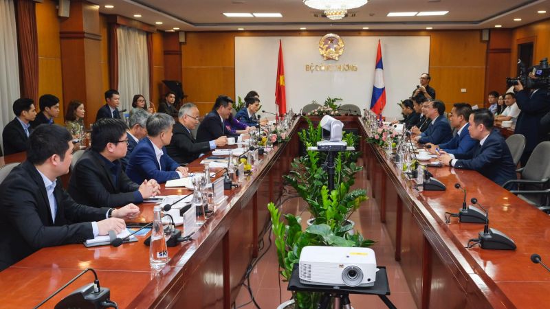 Quang cảnh buổi làm việc