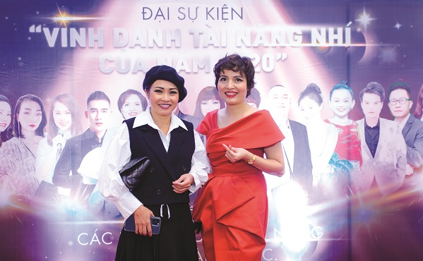 CEO Thúy Lành (phải) tham dự sự kiện