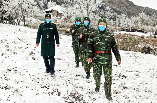 Bộ đội Biên phòng tuần tra khu vực biên giới. Ảnh: VGP/Toàn thắng