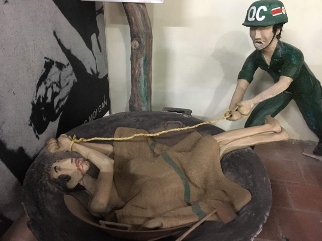 Tái hiện hình ảnh người tù cộng sản bị cai ngục tra tấn